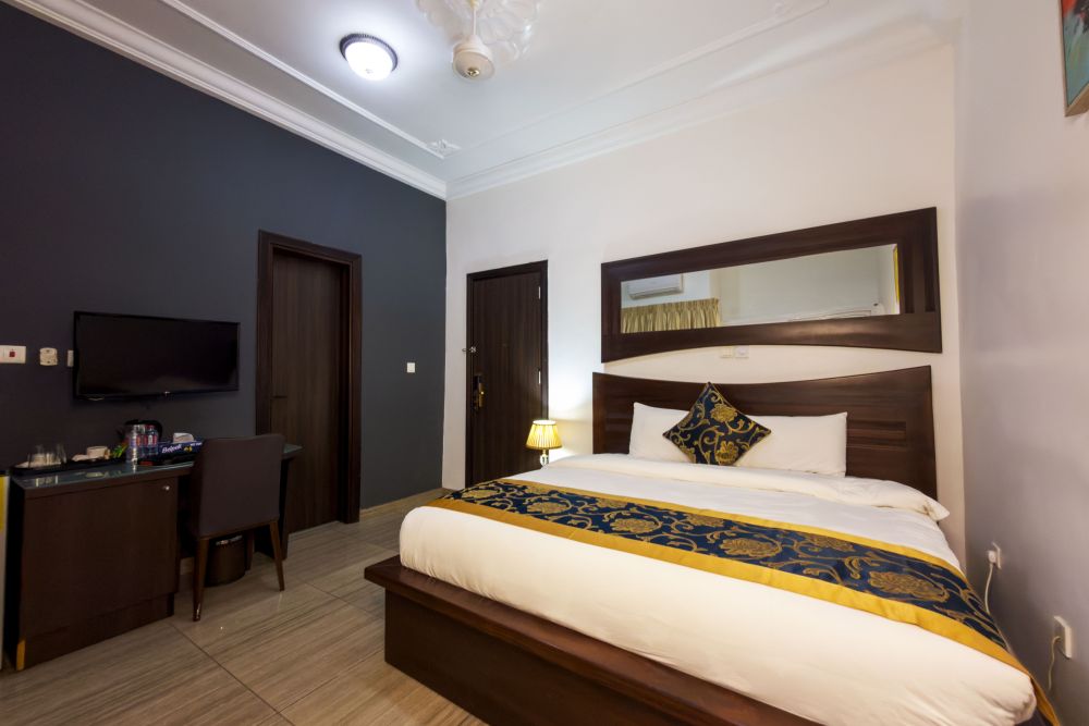 room-img