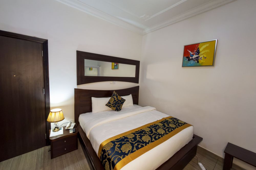 room-img