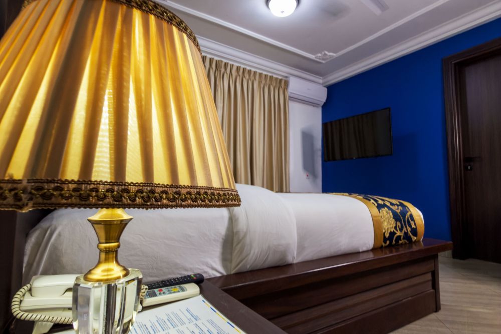 room-img