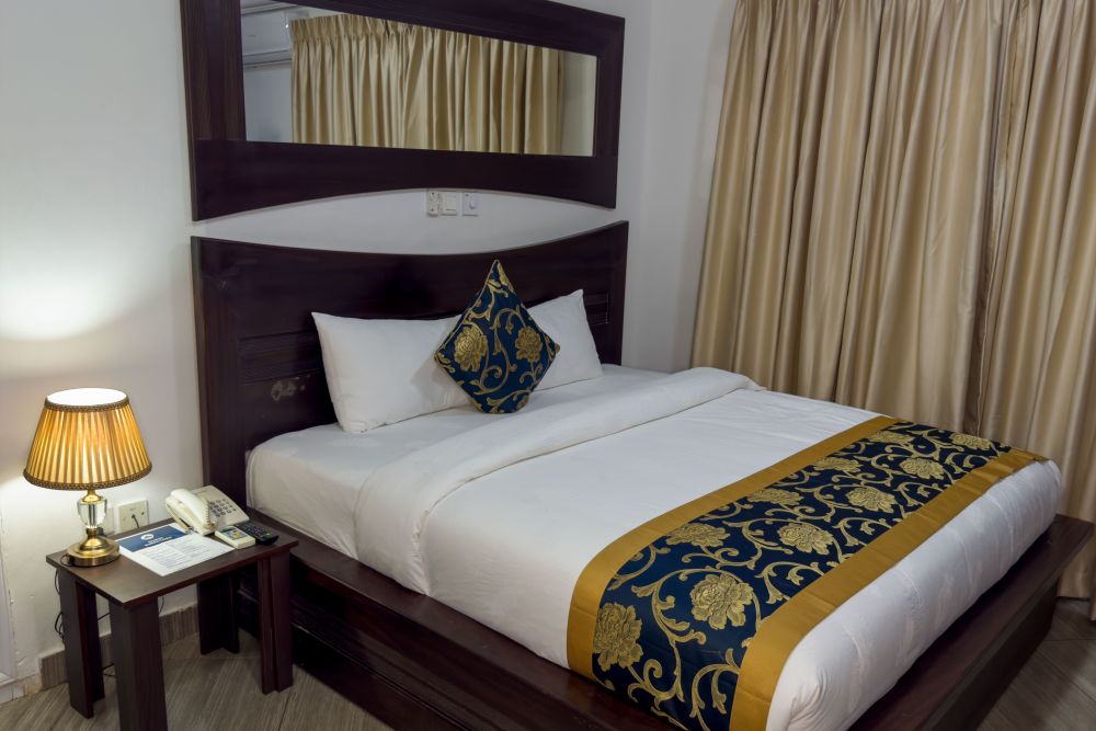 room-img