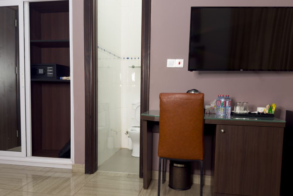 room-img