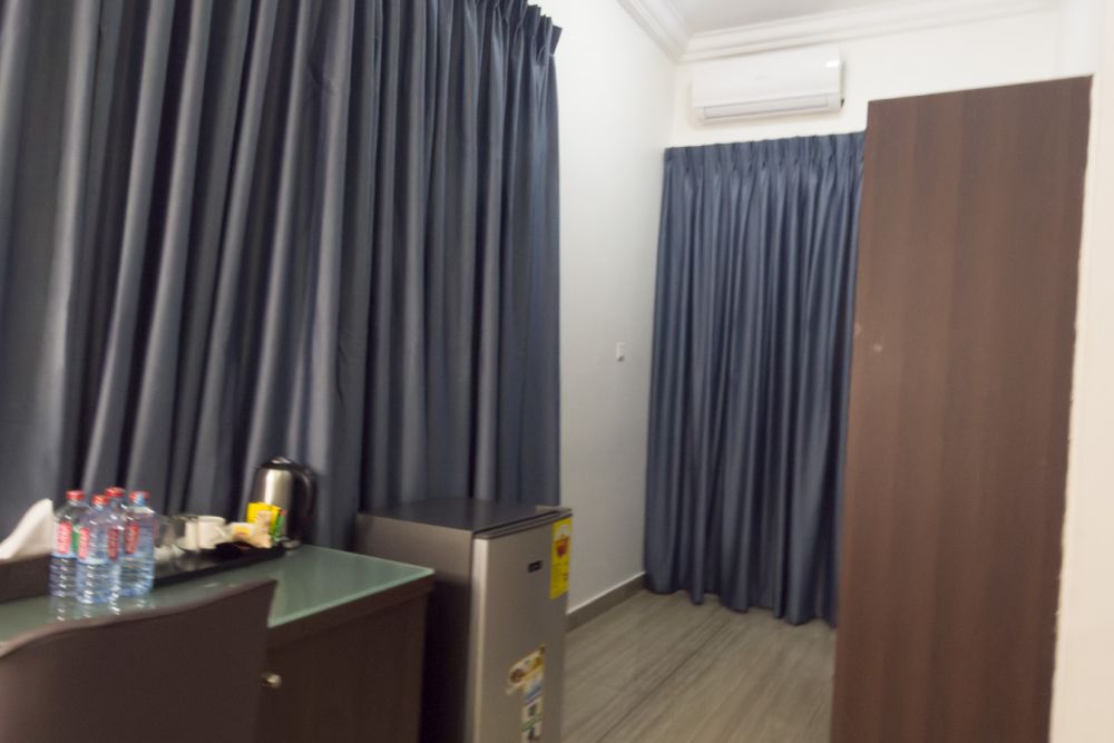 room-img