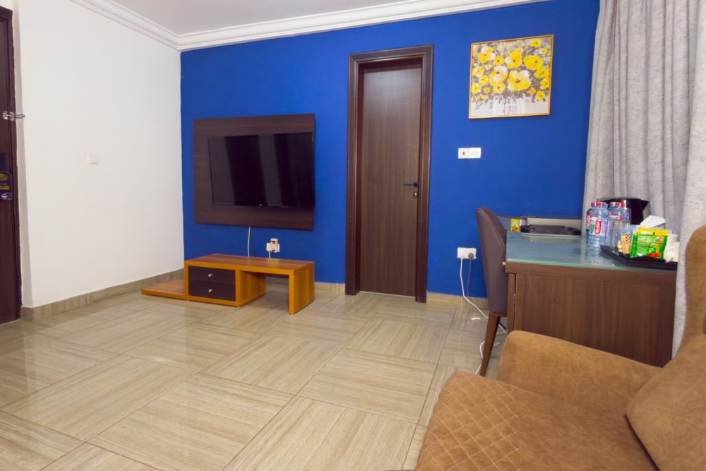 room-img