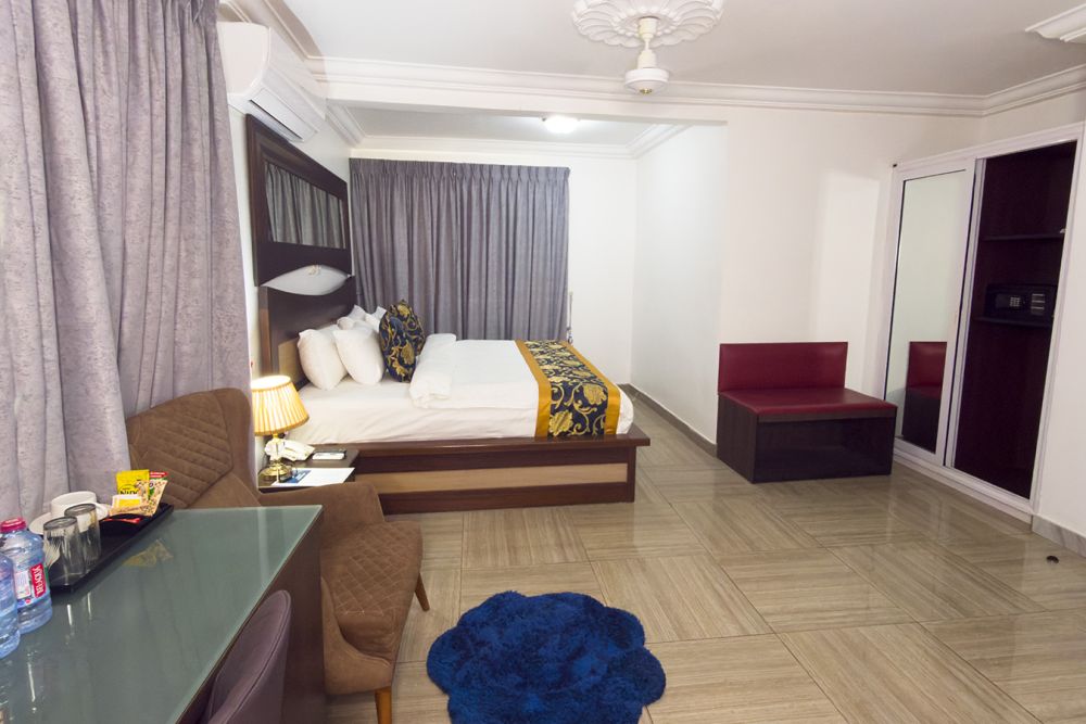 room-img