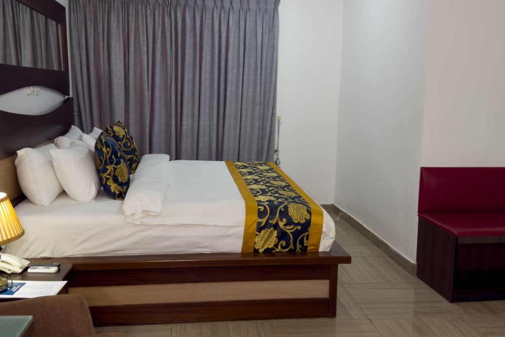 room-img