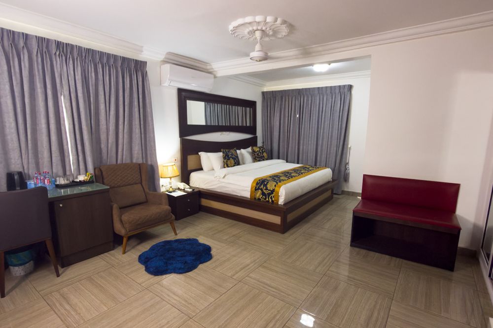room-img