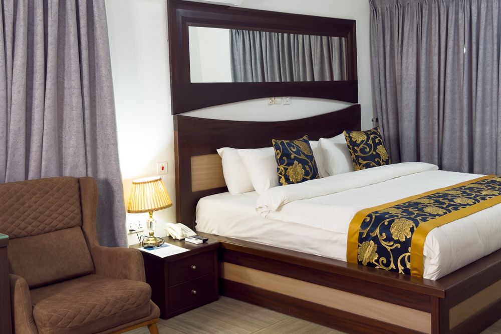 room-img