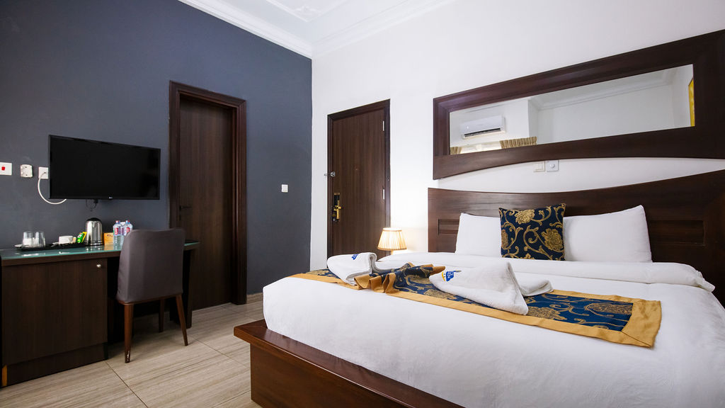 room-img